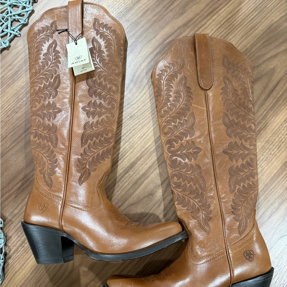 Ariat Chestnut Brown Embroidered Leather Western Boots